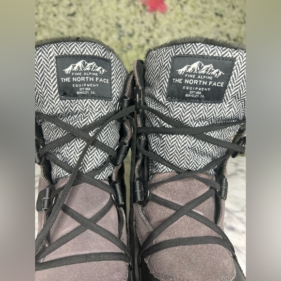 North Face Womans Snow Boots - Picture 2 of 6